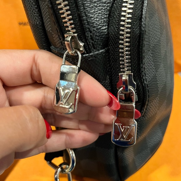 Louis Vuitton Damier Graphite Checkered Men's Backpack/Slingbag - Picture 6 of 16